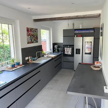 홈스테이 Haus Am Waldrand Uber Den Dachern Von Hameln